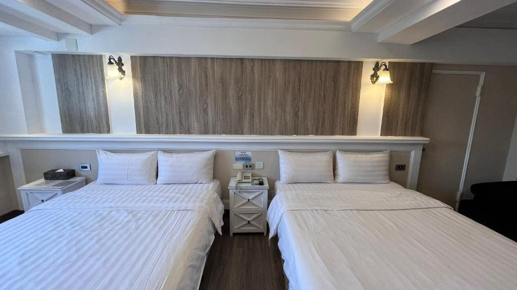 Deluxe Quadruple Room room - Image 2