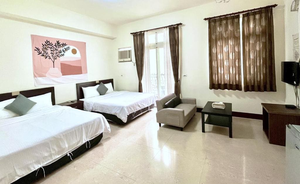 Standard Quadruple Room room - Image 3