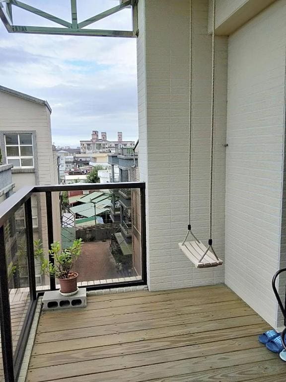 Family Room with Balcony room - Image 2