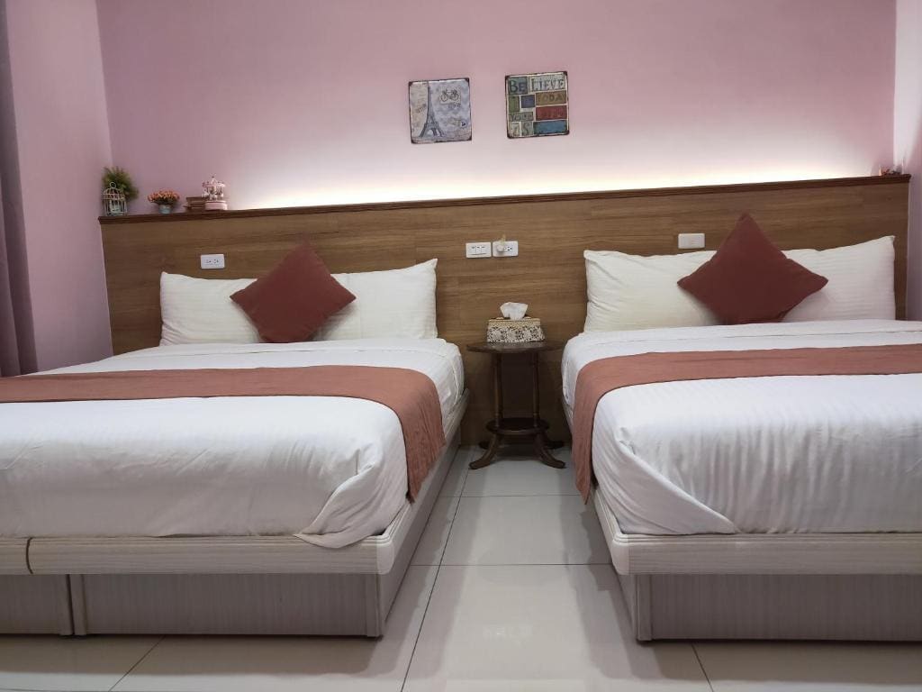 Quadruple Room with Shower room - Image 1