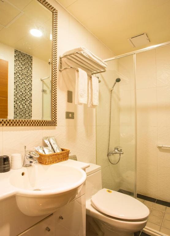 Economy Double Room (No Window) room - Image 3