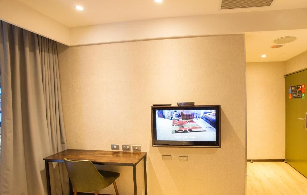 Deluxe Double Room with Bath room - Image 2