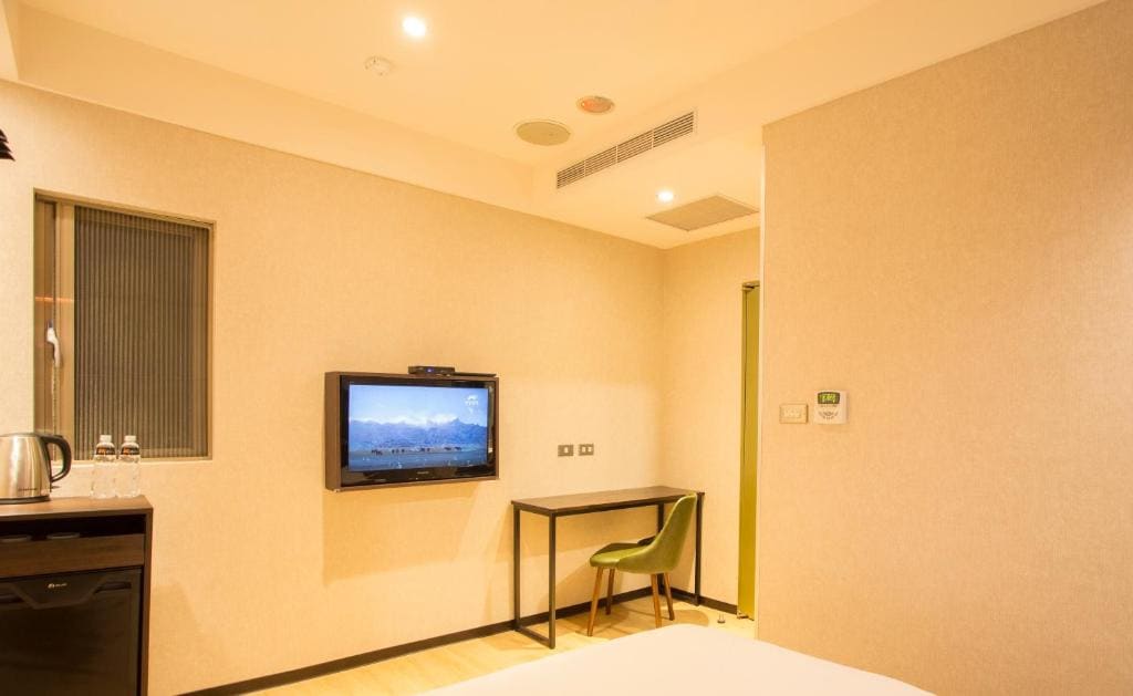 Economy Double Room (No Window) room - Image 1