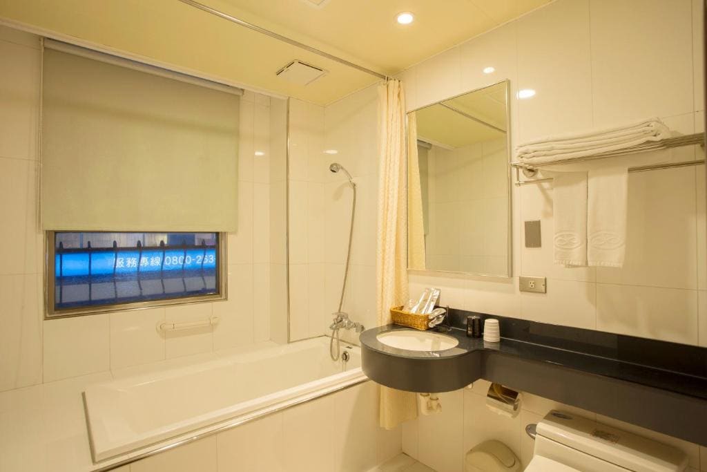 Deluxe Double Room with Bath room - Image 3