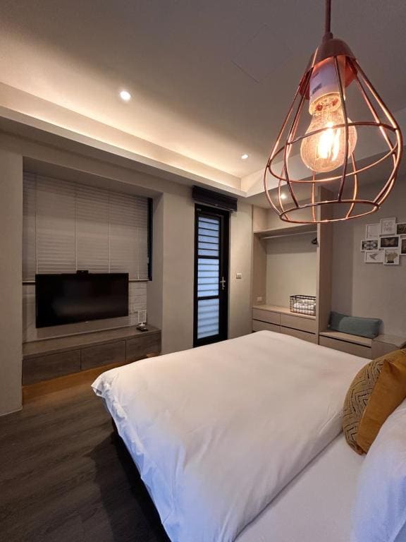 Queen Room with Balcony room - Image 2