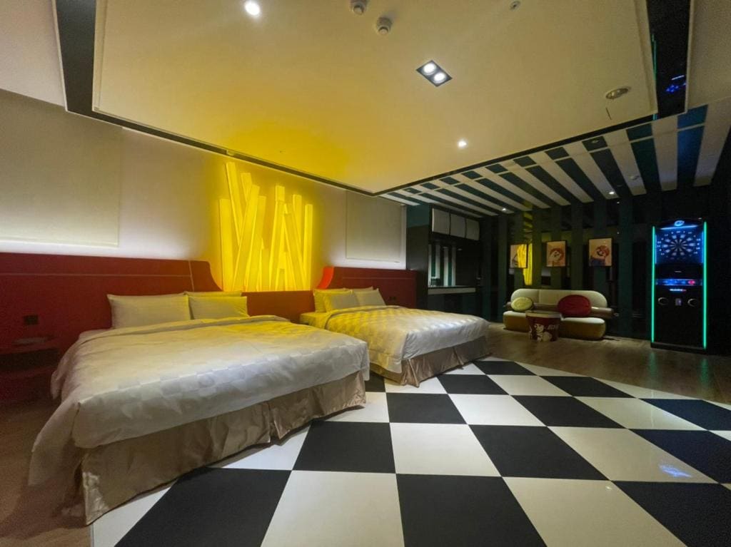 Deluxe Quadruple Room room - Image 2