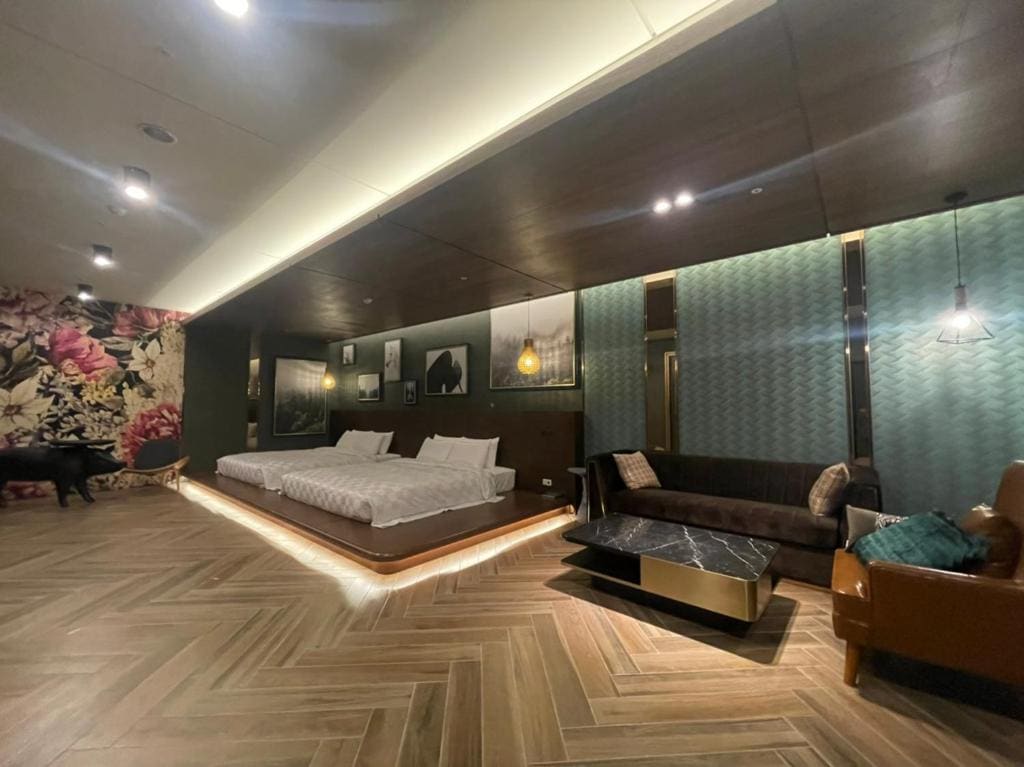 Deluxe Quadruple Room room - Image 1