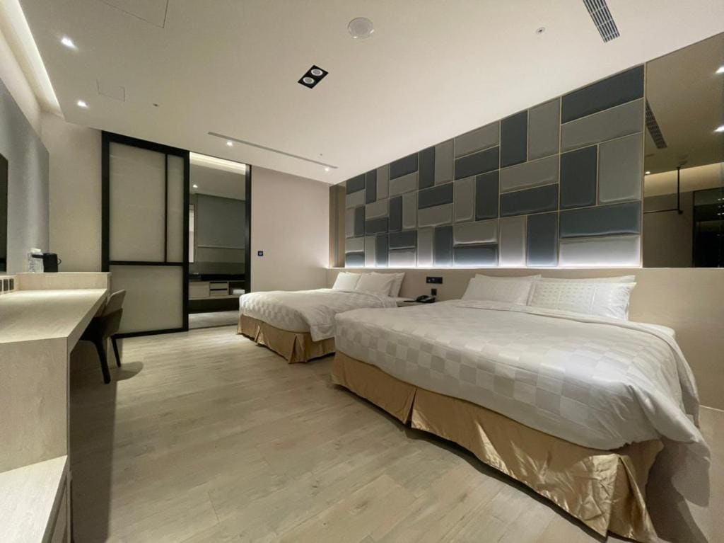 Standard Quadruple Room room - Image 2