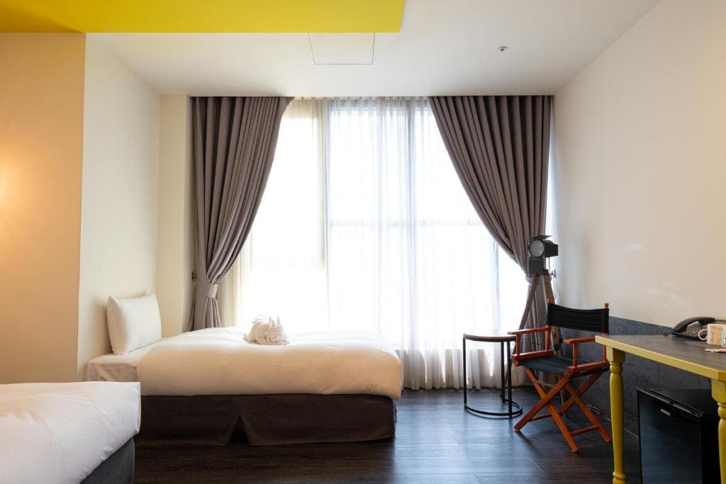 Deluxe Family Room room - Image 1