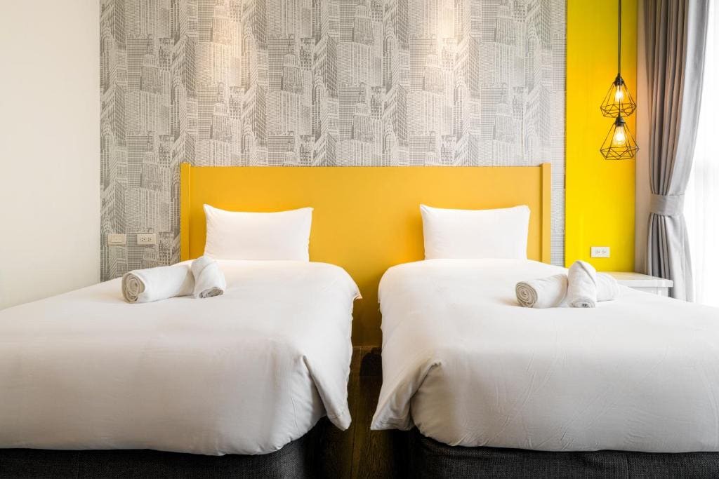 Deluxe Double Room with Shower room - Image 2