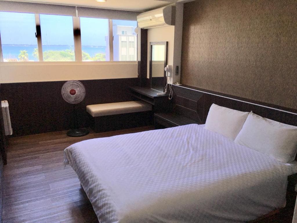 Deluxe Family Room with Sea View room - Image 3