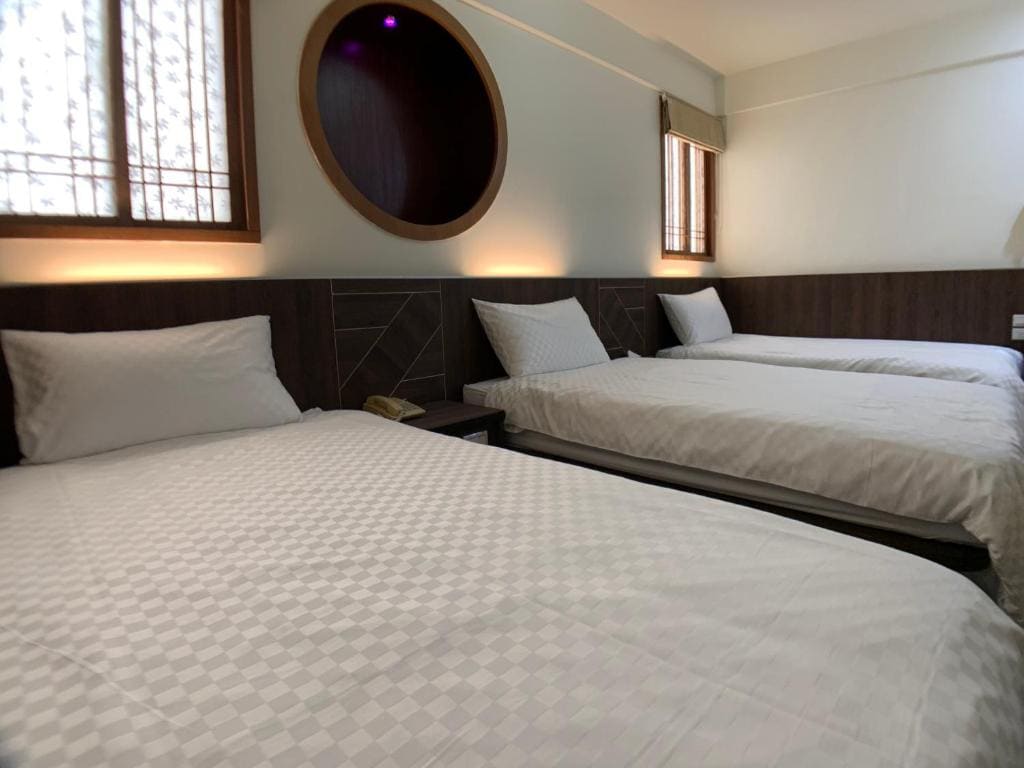 Standard Triple Room room - Image 3