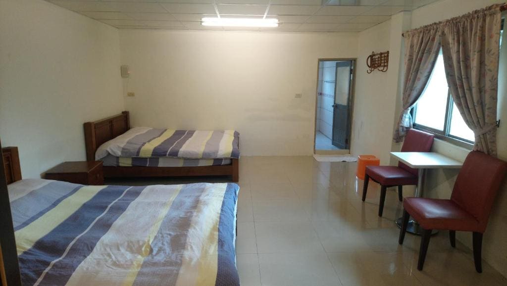 Quadruple Room with Shower room - Image 1