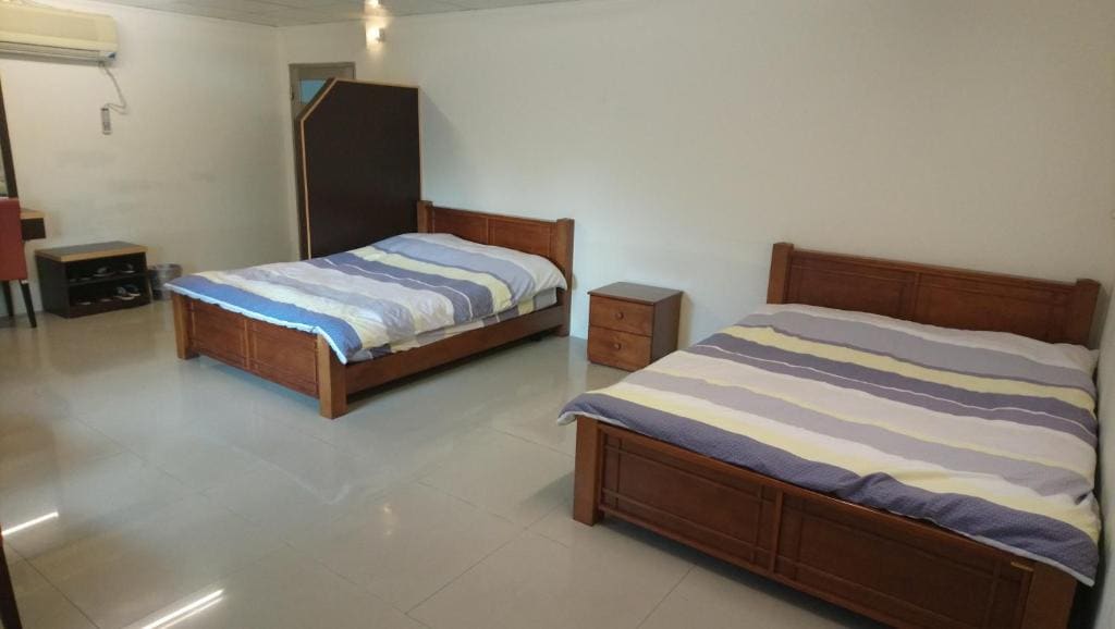Quadruple Room with Shower room - Image 2