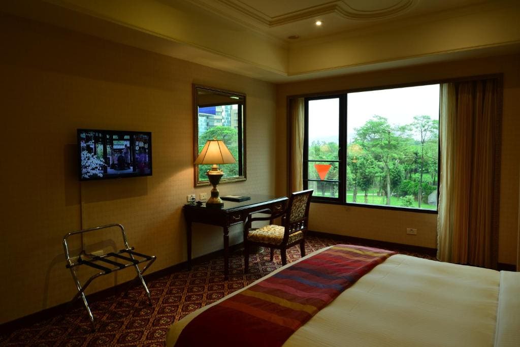 Deluxe Double Room with Park View room - Image 3