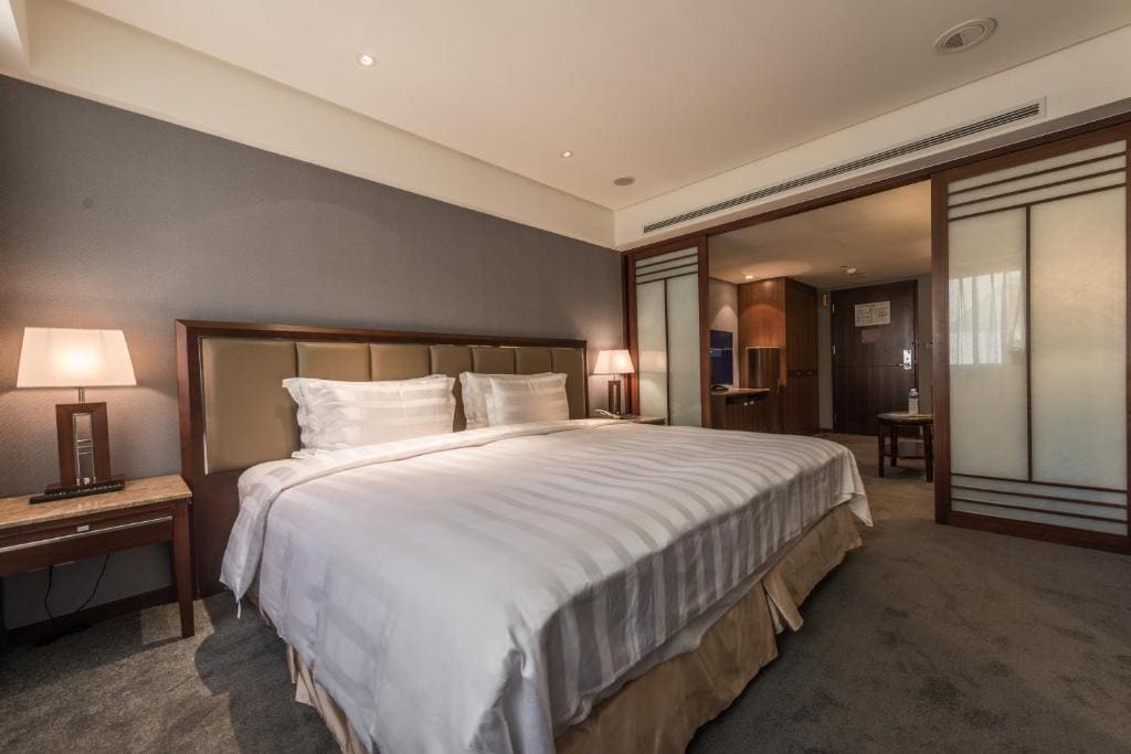 Superior King Suite room - Image 2