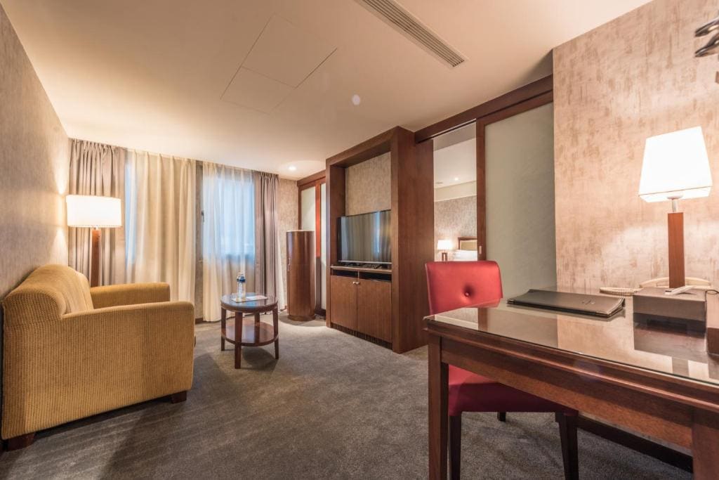 Superior Twin Suite room - Image 3