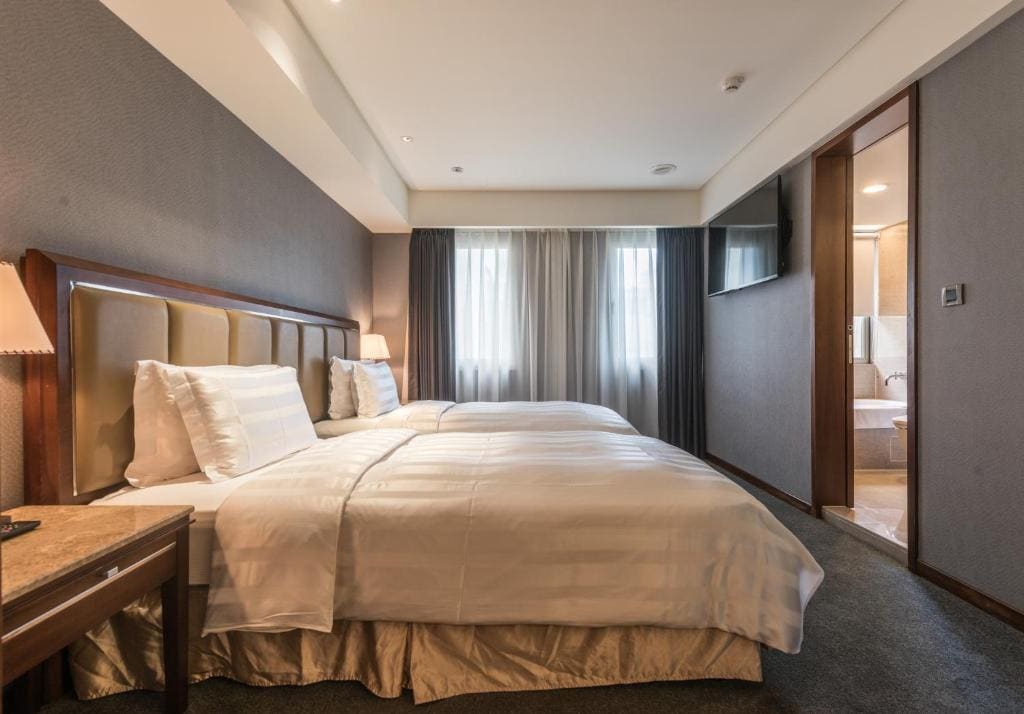 Superior Twin Suite room - Image 1