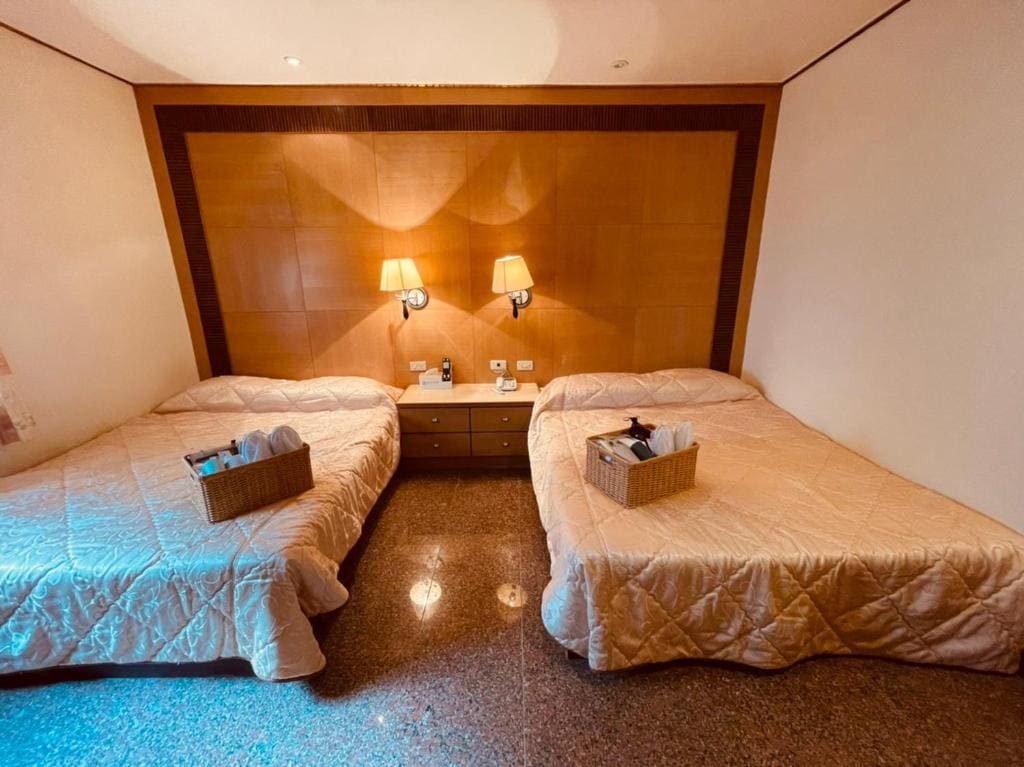 Classic Quadruple Room room - Image 1