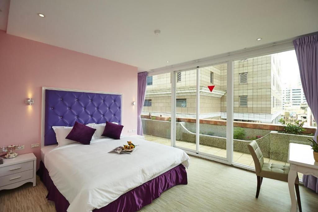 Deluxe Double Room with City View and Balcony room - Image 3