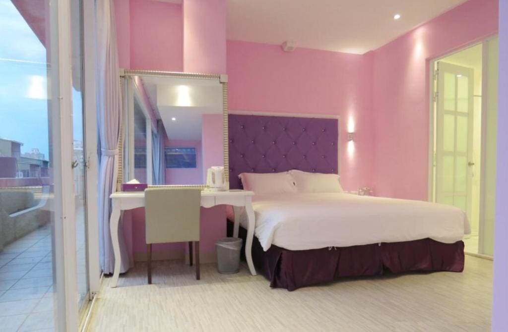 Deluxe Double Room with City View and Balcony room - Image 2