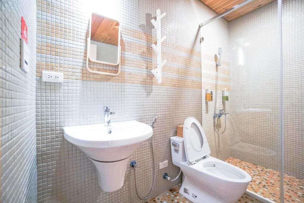 Classic Quadruple Room room - Image 2
