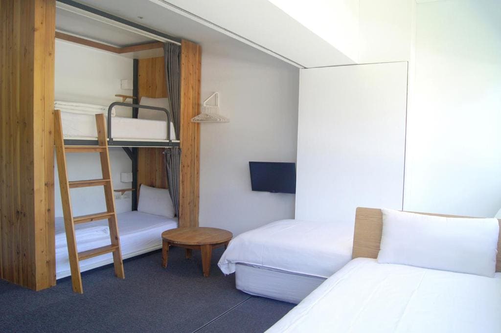 Deluxe Quadruple Room room - Image 1