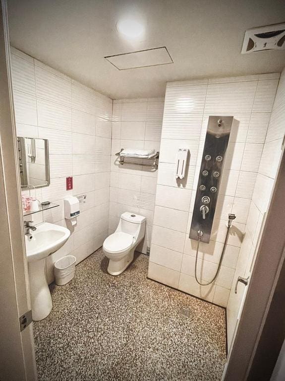 Economy Double or Twin Room with Parking room - Image 3