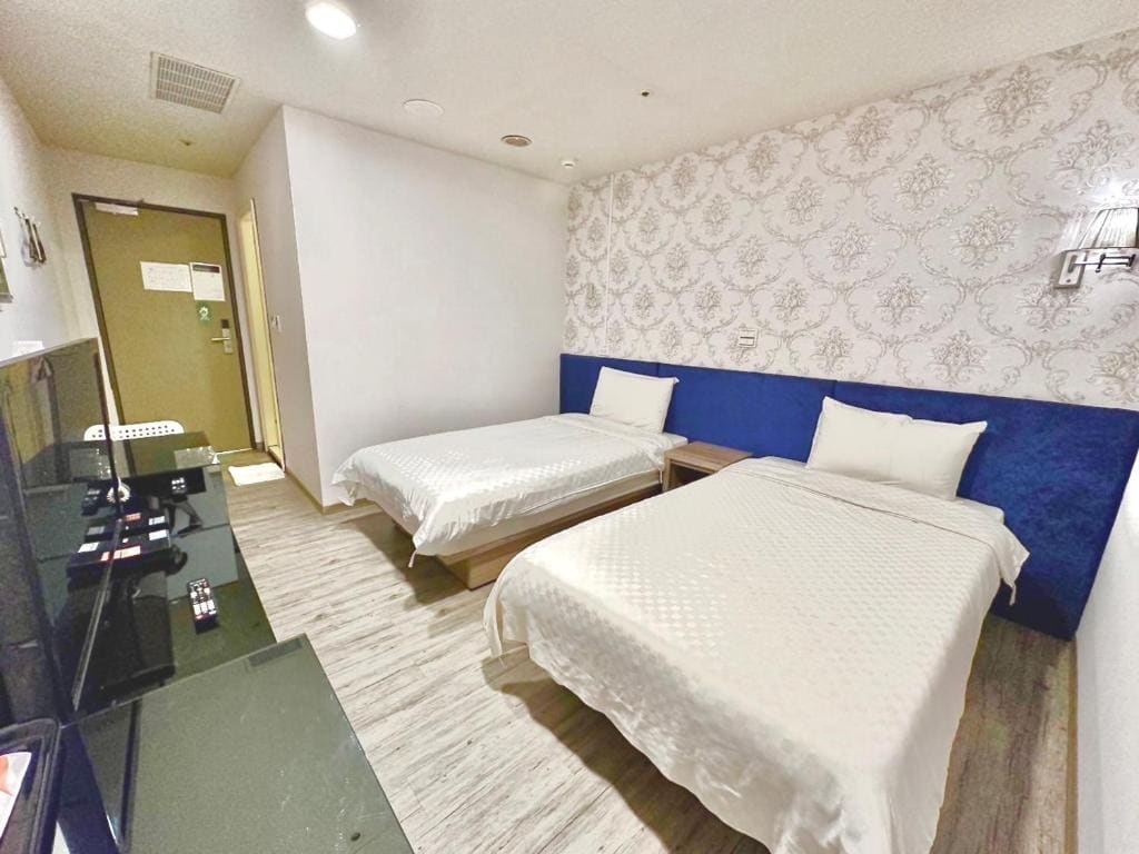 Standard Twin Room room - Image 1
