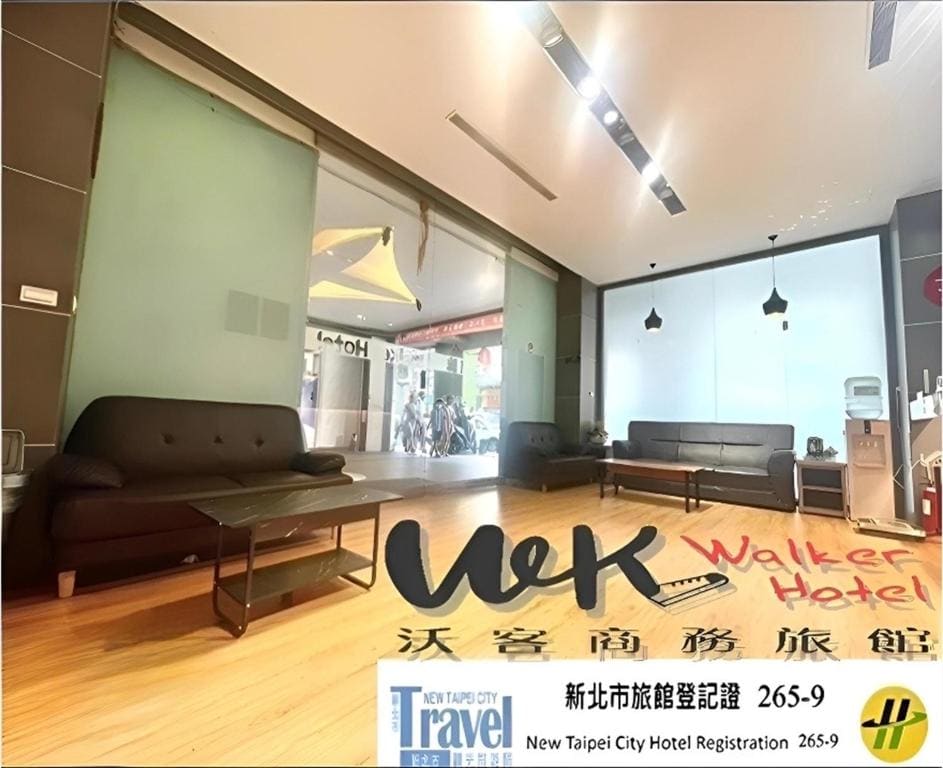 Deluxe Family Room room - Image 1