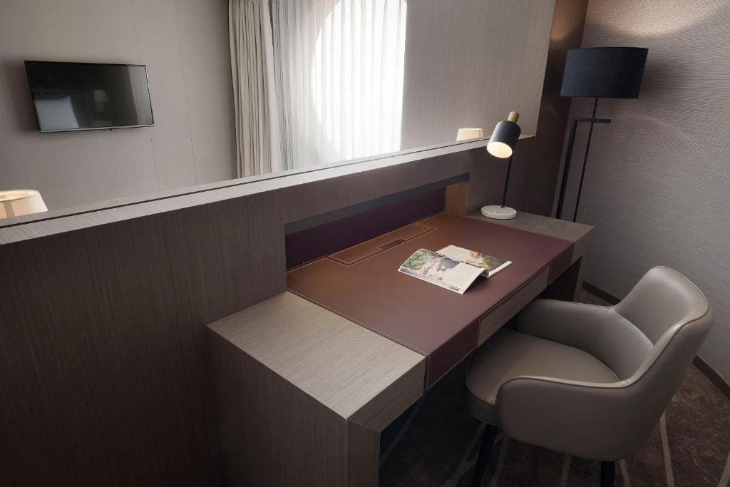 King Suite with Pool View room - Image 3