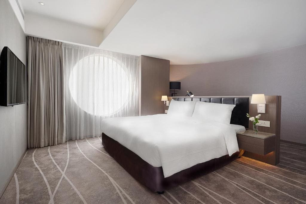 King Suite with Pool View room - Image 1