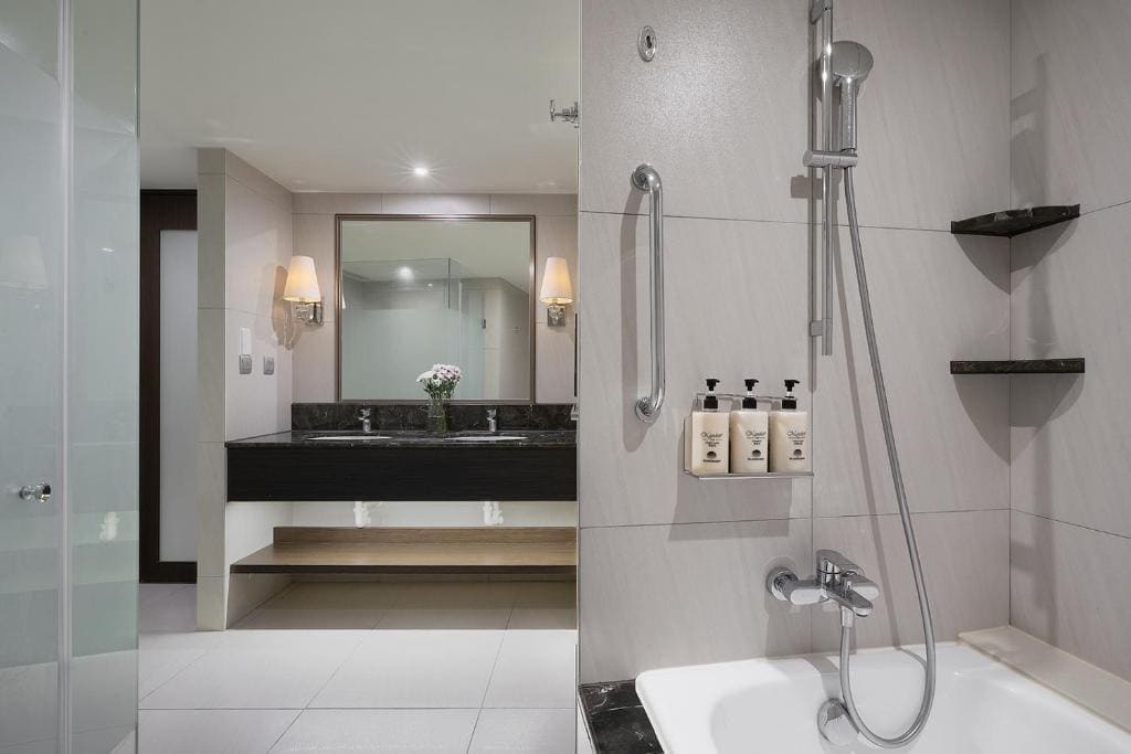 Deluxe Suite room - Image 3
