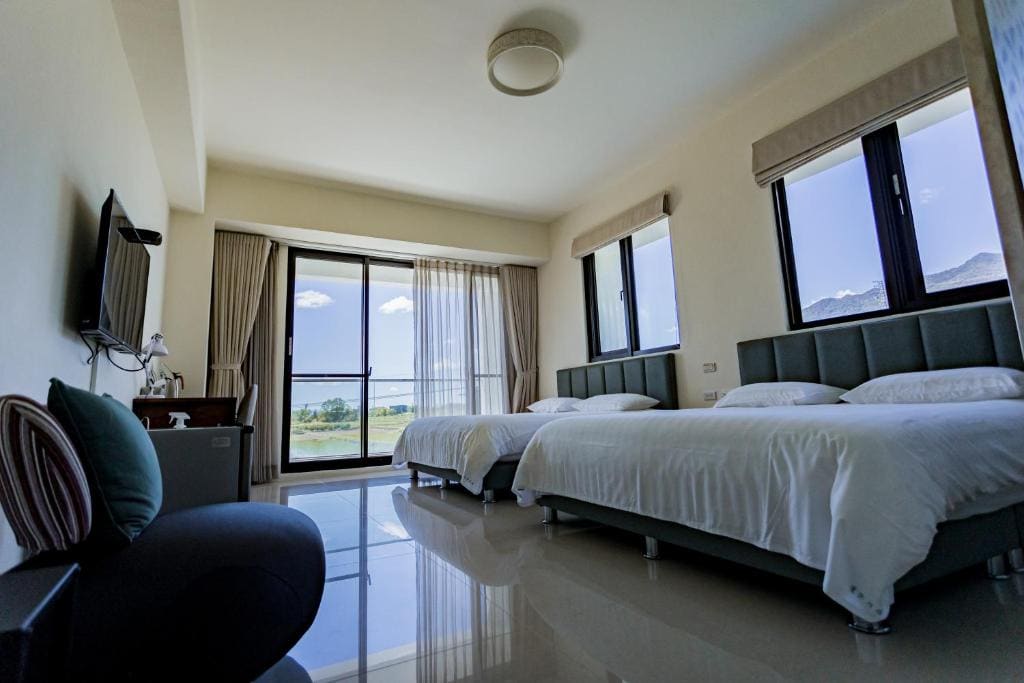 Quadruple Room with Mountain View room - Image 1