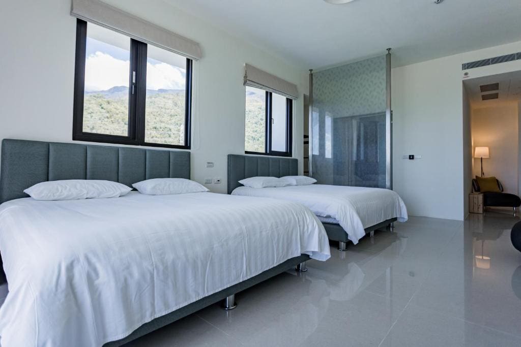 Quadruple Room with Mountain View room - Image 3