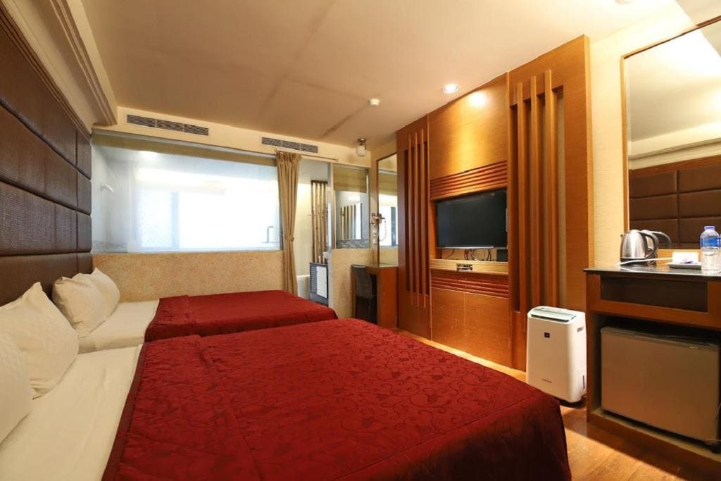 Superior Quadruple Room room - Image 2
