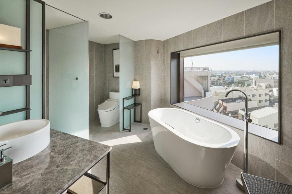 Premier Family Room with Two Queen Beds and City View room - Image 2