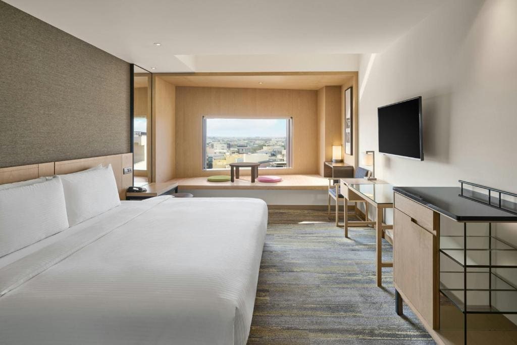 Premier King Room with City View room - Image 1