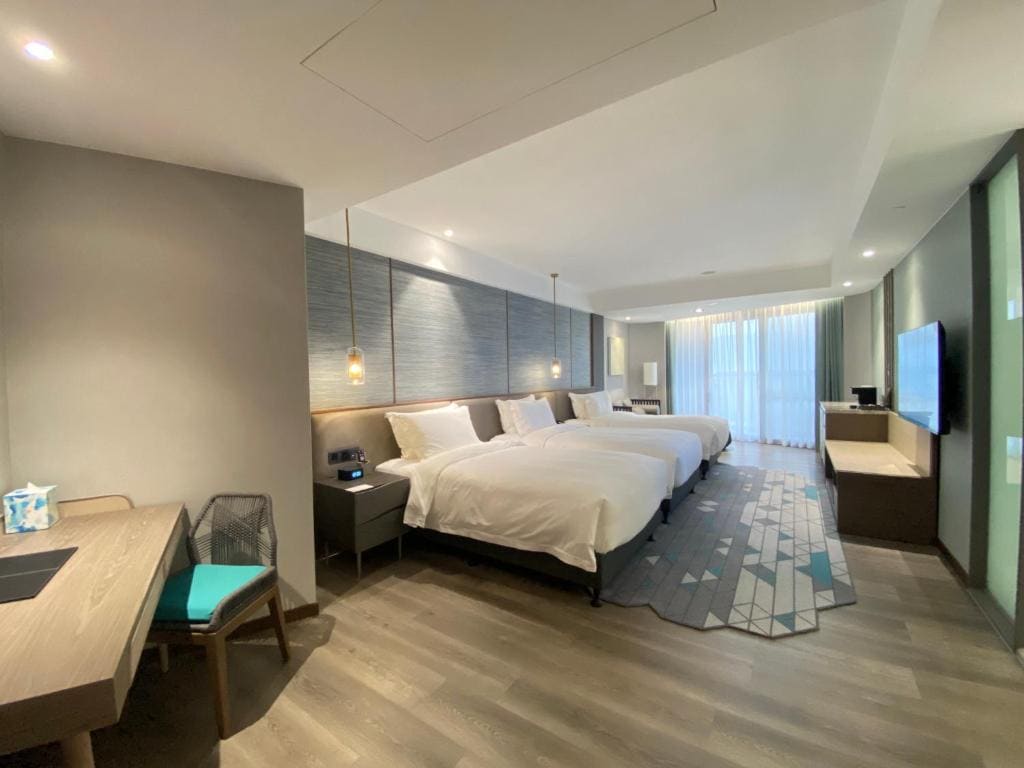 Triple Room with Partial Lake View room - Image 1