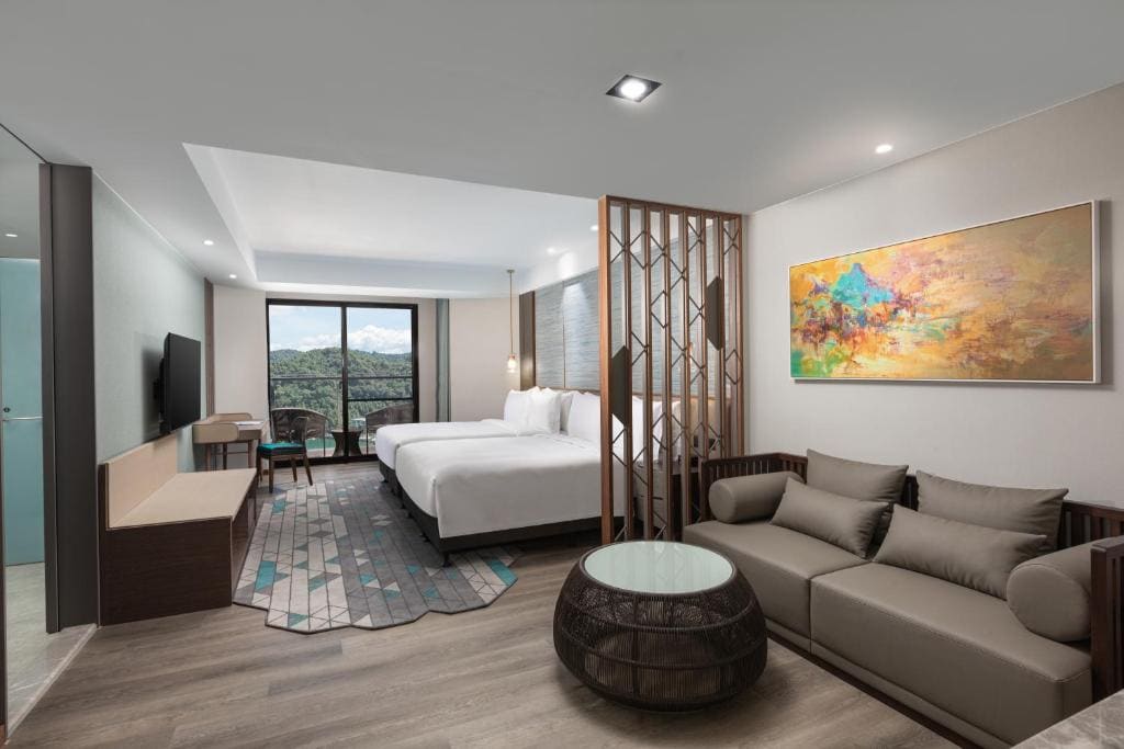 Superior Family Room room - Image 2