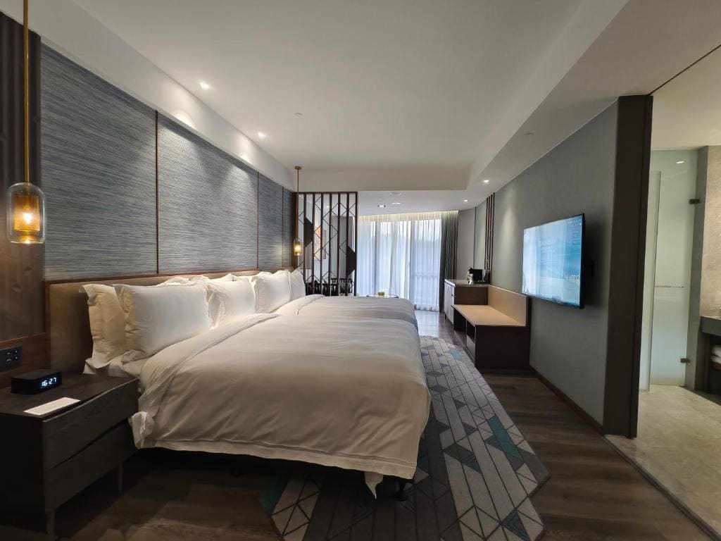 Superior Family Room room - Image 1