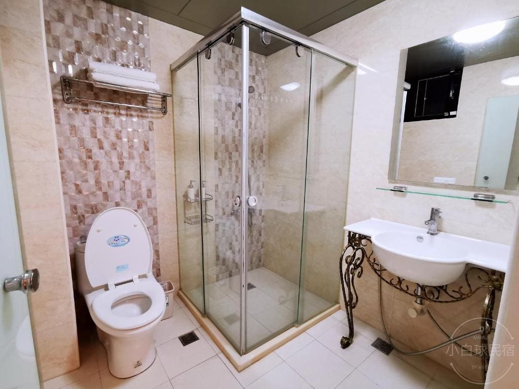 Deluxe Quadruple Room room - Image 1