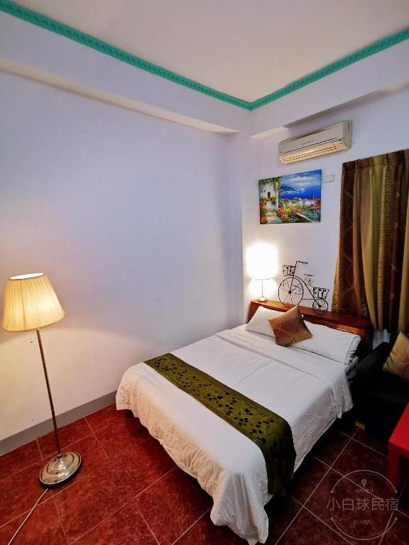 Small Double Room room - Image 1