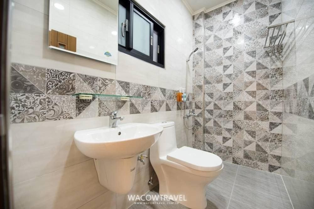 Deluxe Double Room with Bath room - Image 3