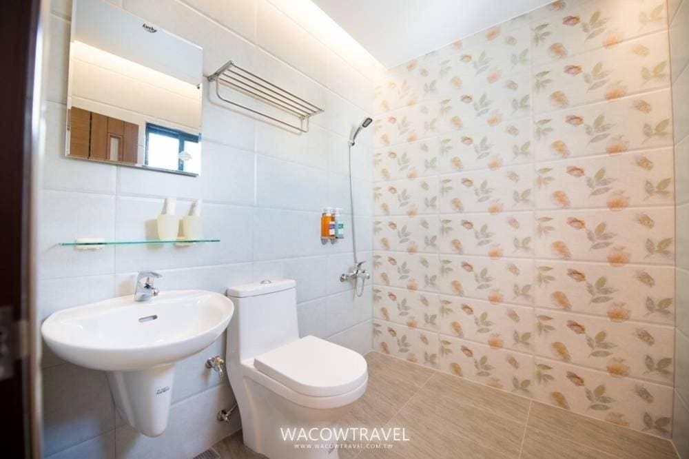 Double Room with Balcony room - Image 2