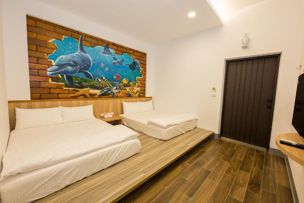 Quadruple Room with Private Bathroom room - Image 2