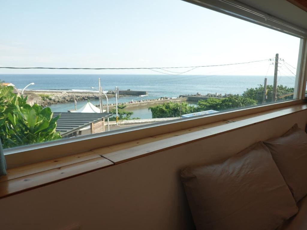 Deluxe Triple Room with Sea View room - Image 2