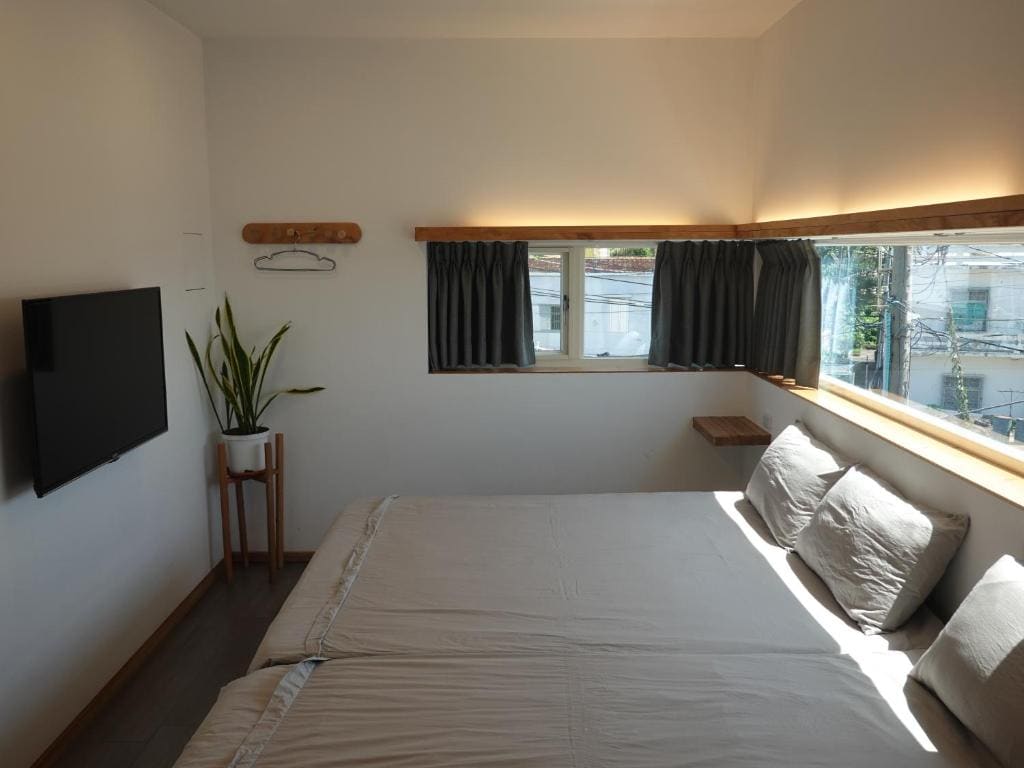 Deluxe Triple Room with Sea View room - Image 3
