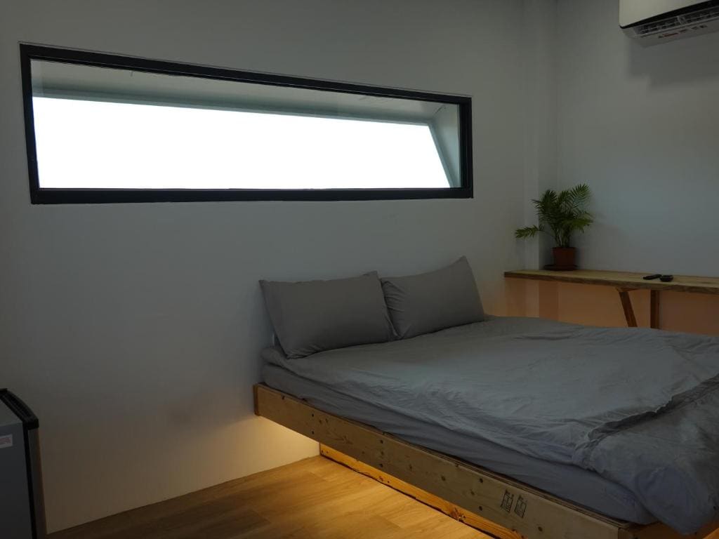 Double Room with Sea View room - Image 2