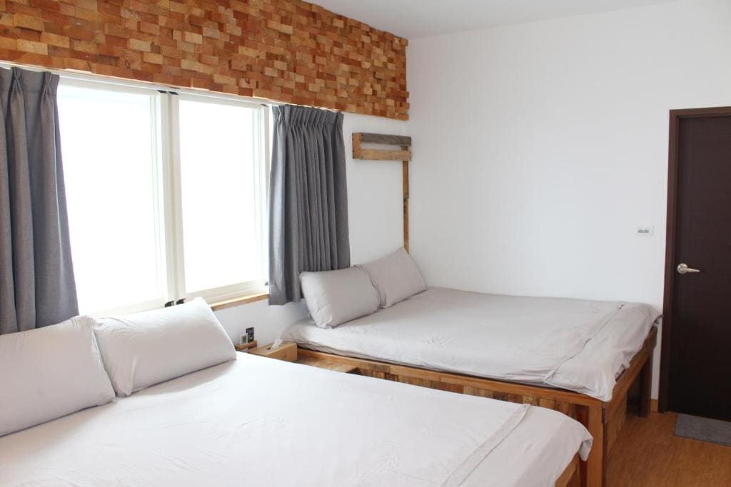 Standard Quadruple Room room - Image 3
